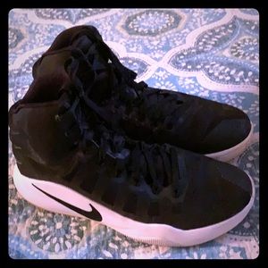 Nike Hyperdunk Game Day hightops. Women’s Size 11